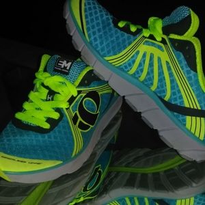 NWOT Running Shoes
Pearl Izumi 
Women 7.5 Sports